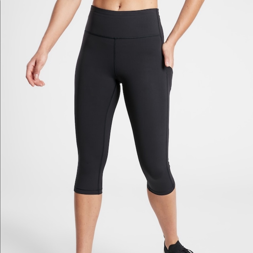 Athleta ultimate Stash Pocket crop, EUC, S